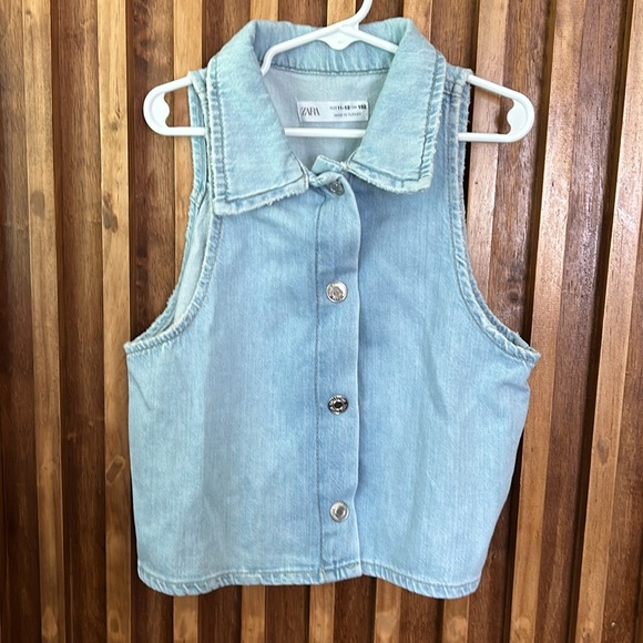 Zara 11-12 chambray Buttoned Front Vest. - Picture 1 of 7